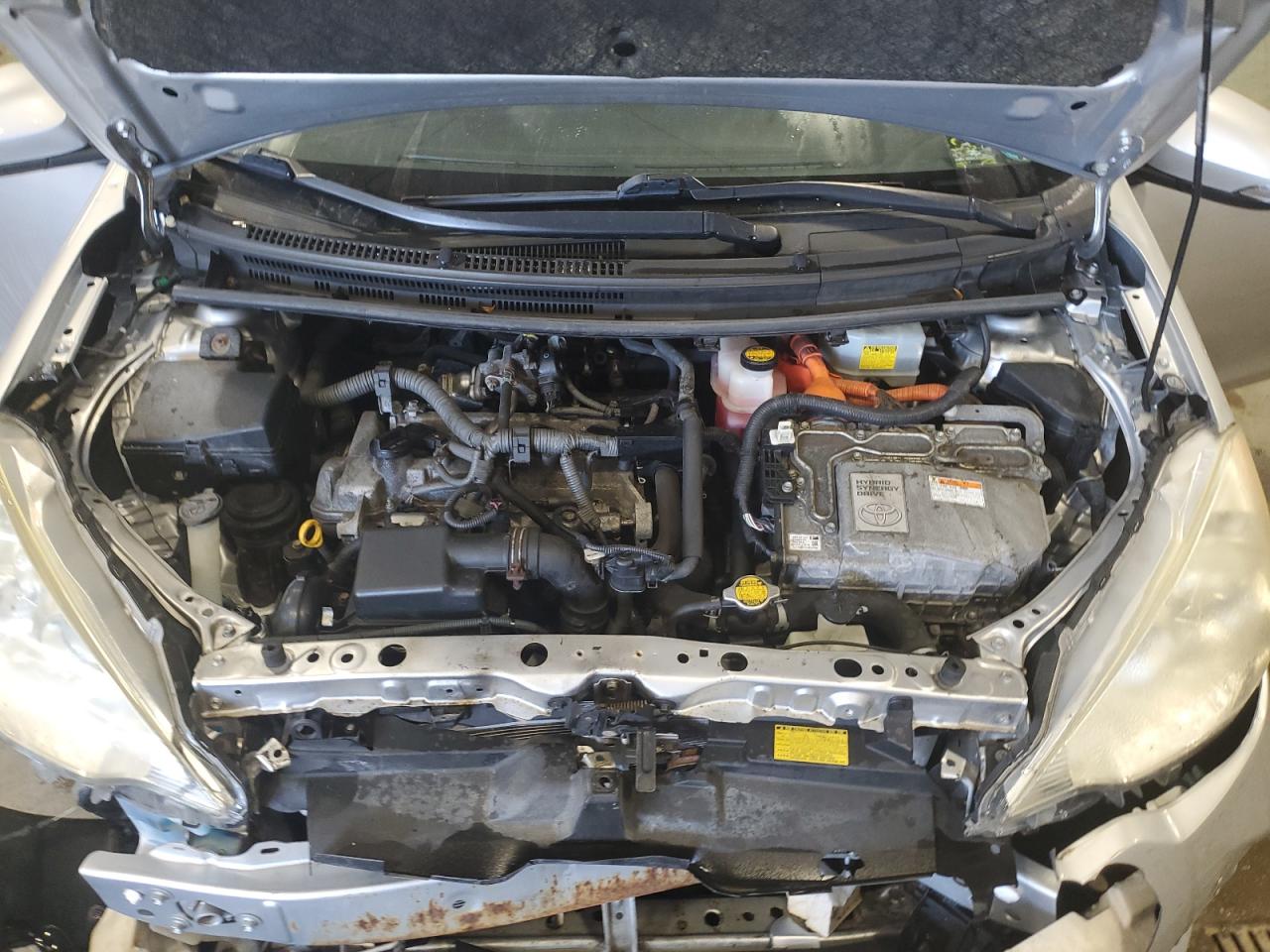 2014 Toyota Prius - Image 11