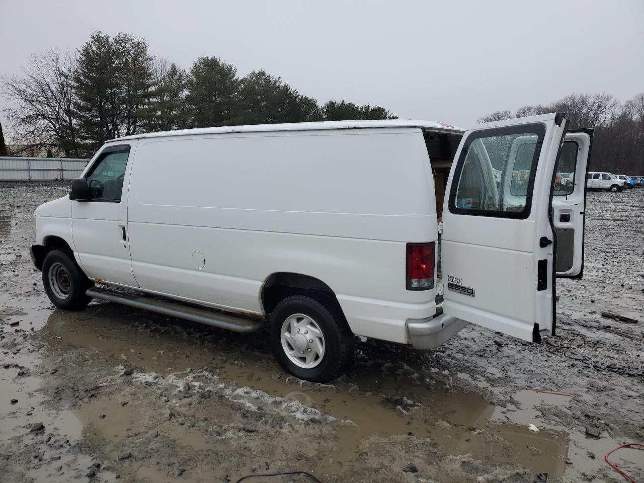 2009 Ford Econoline - Image 2