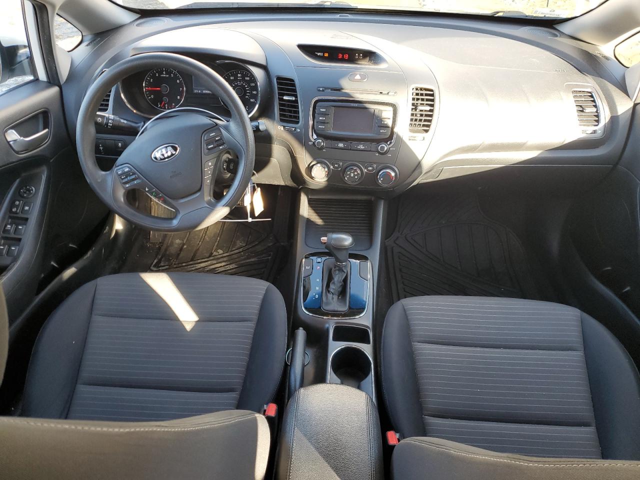 2017 Kia Forte - Image 8