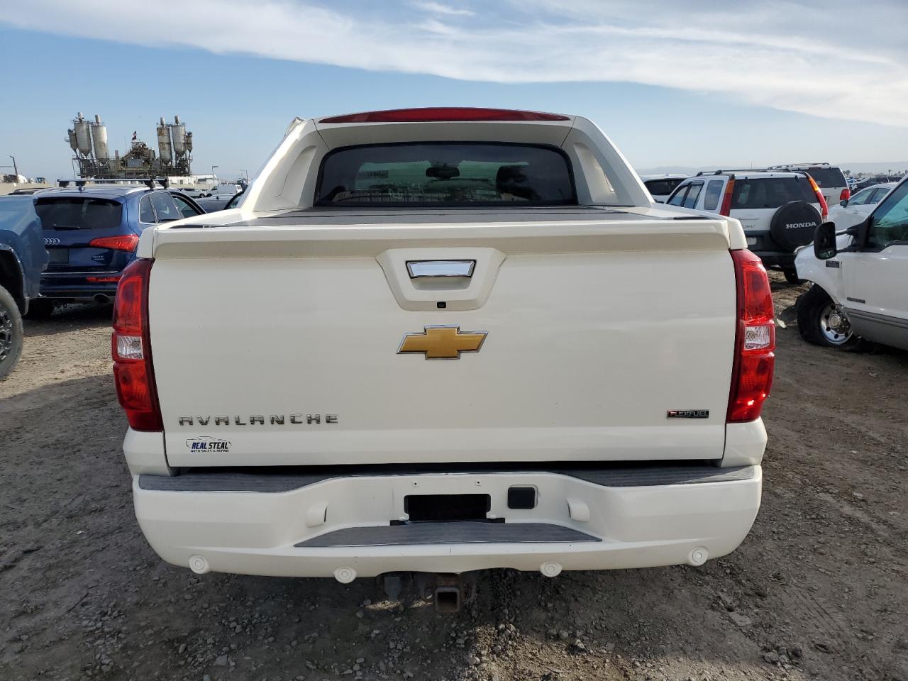 2012 Chevrolet Avalanche - Image 6