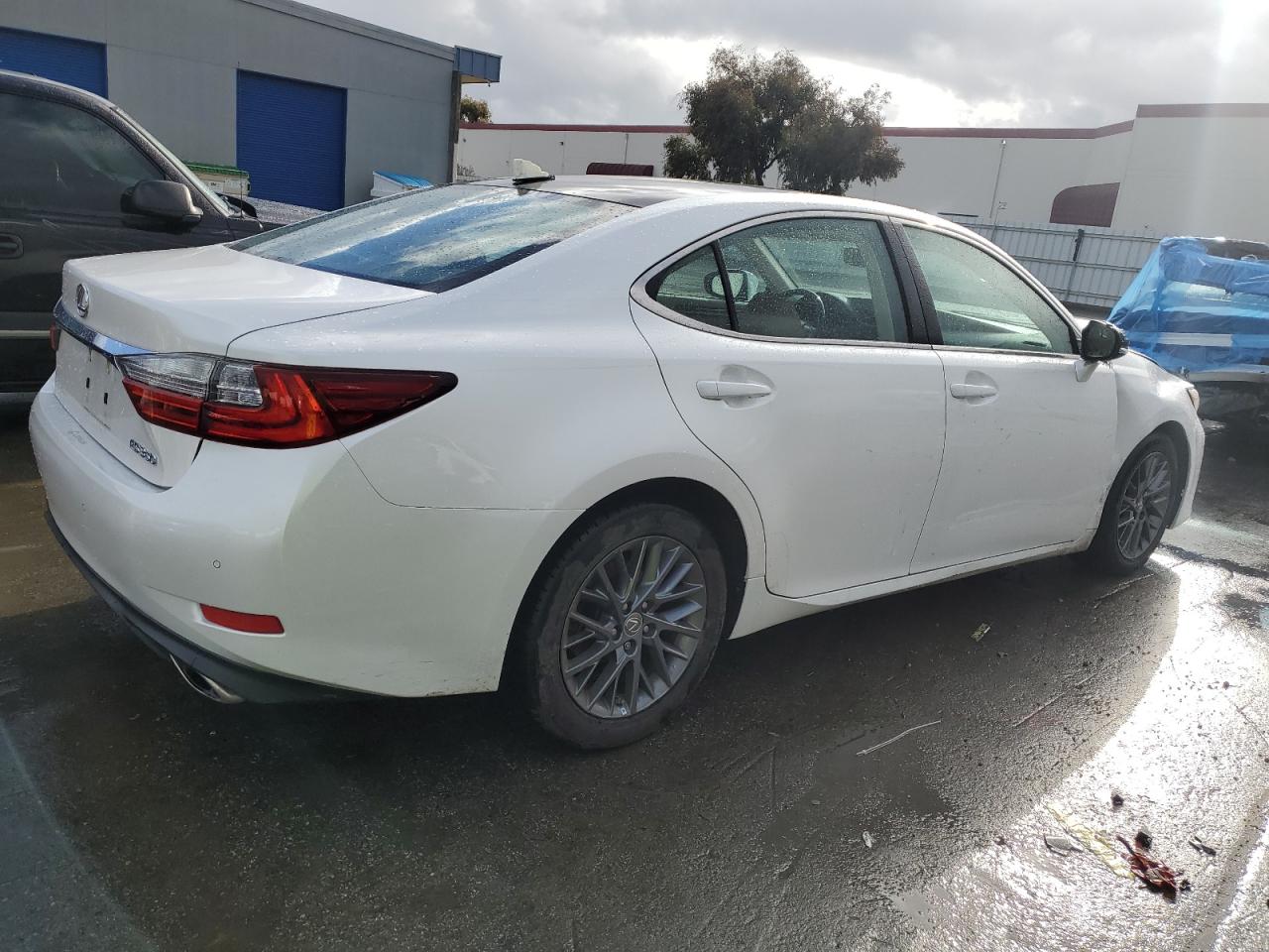 2018 Lexus ES - Image 3