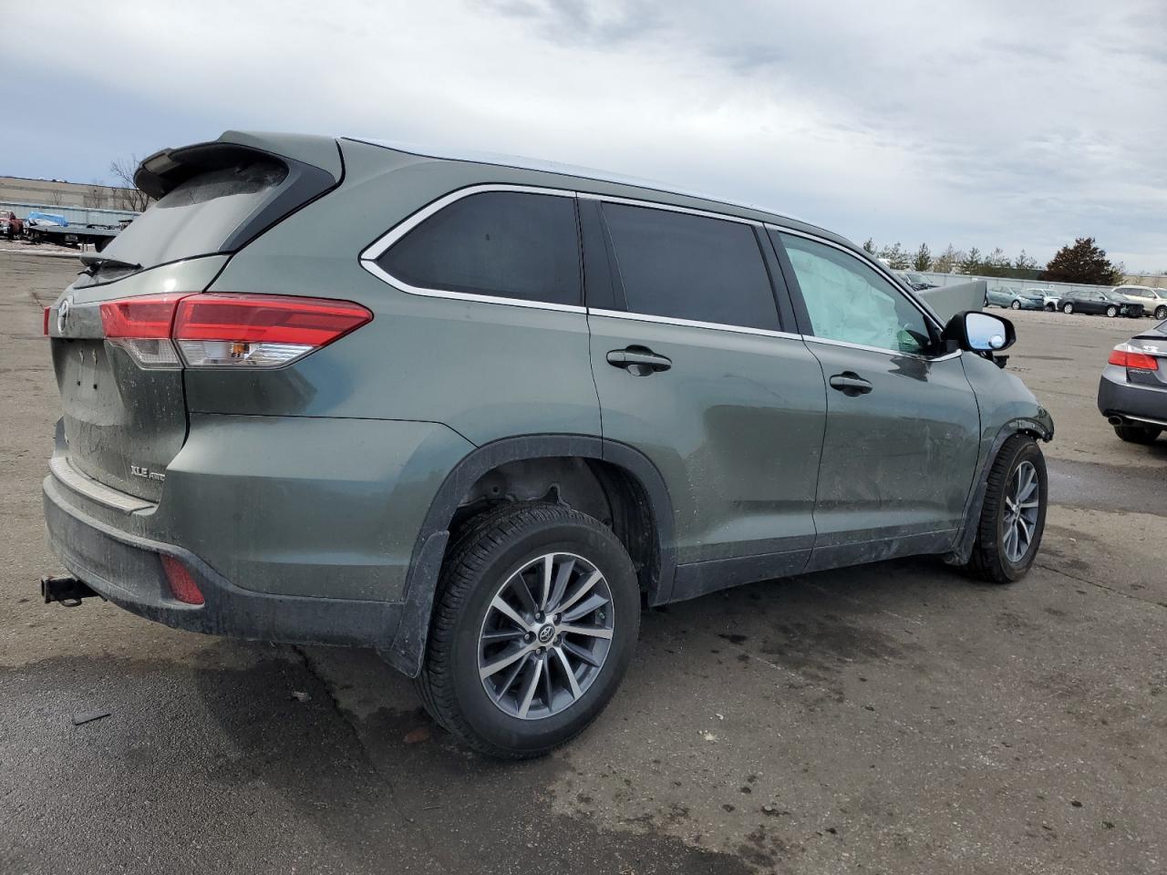 2019 Toyota Highlander - Image 3
