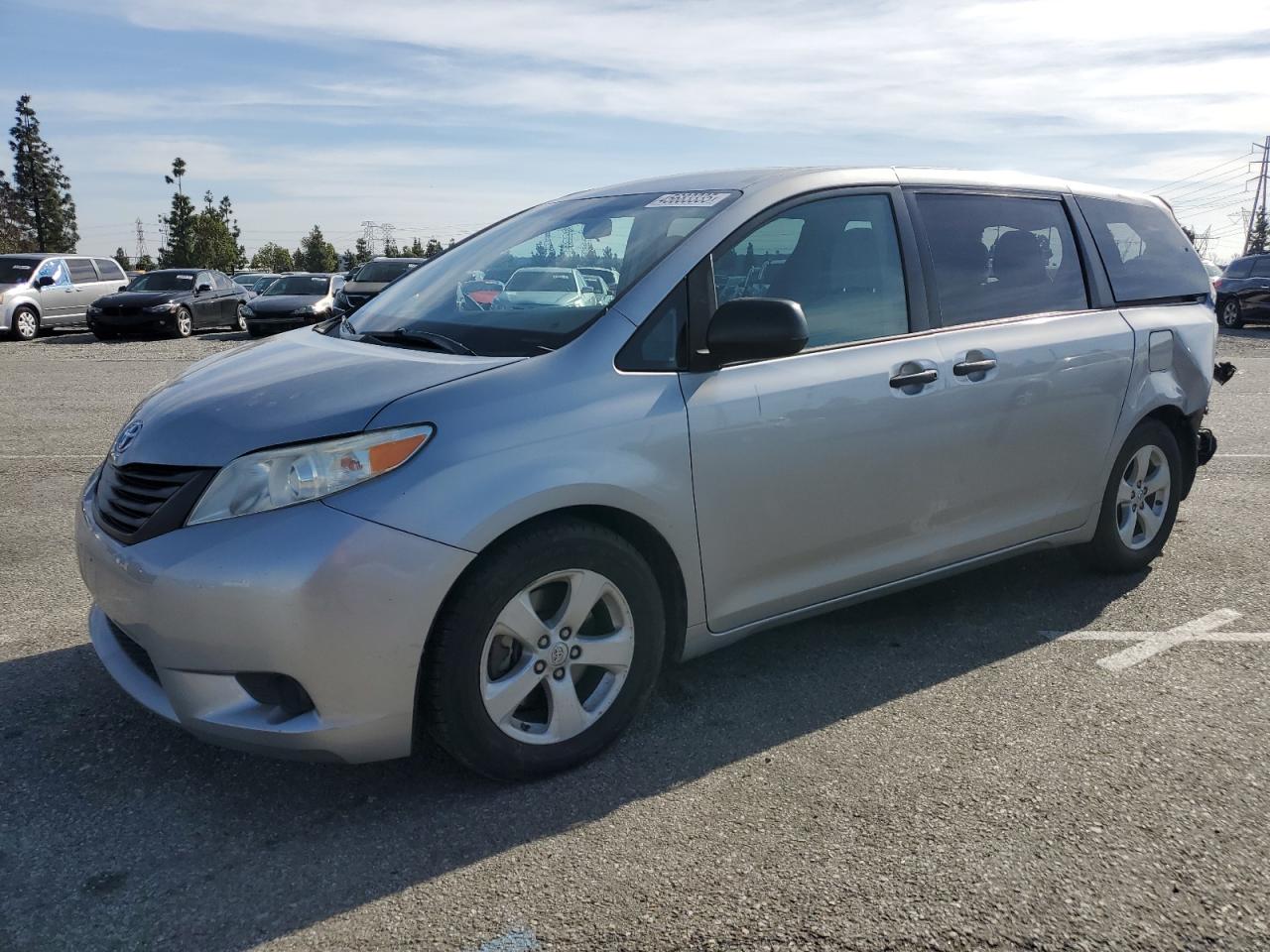2015 Toyota Sienna - Image 1
