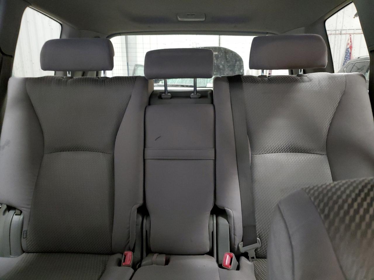 2004 Toyota Highlander - Image 10