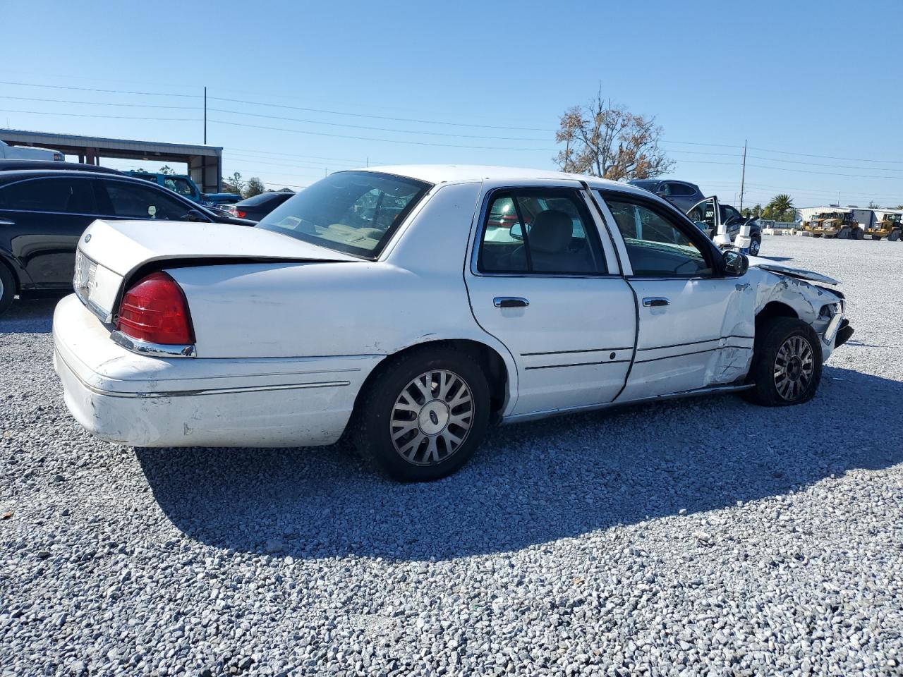 2004 Ford Crown Victoria - Image 3