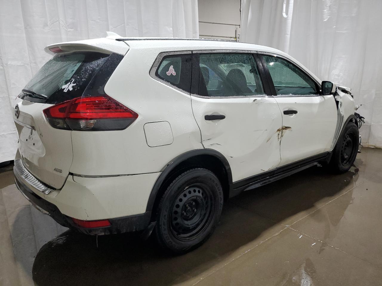 2017 Nissan Rogue - Image 3