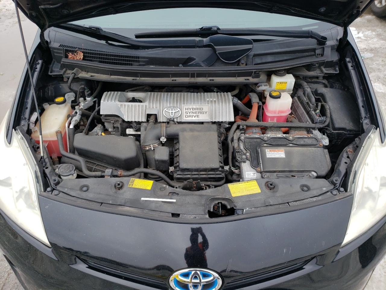 2013 Toyota Prius - Image 11