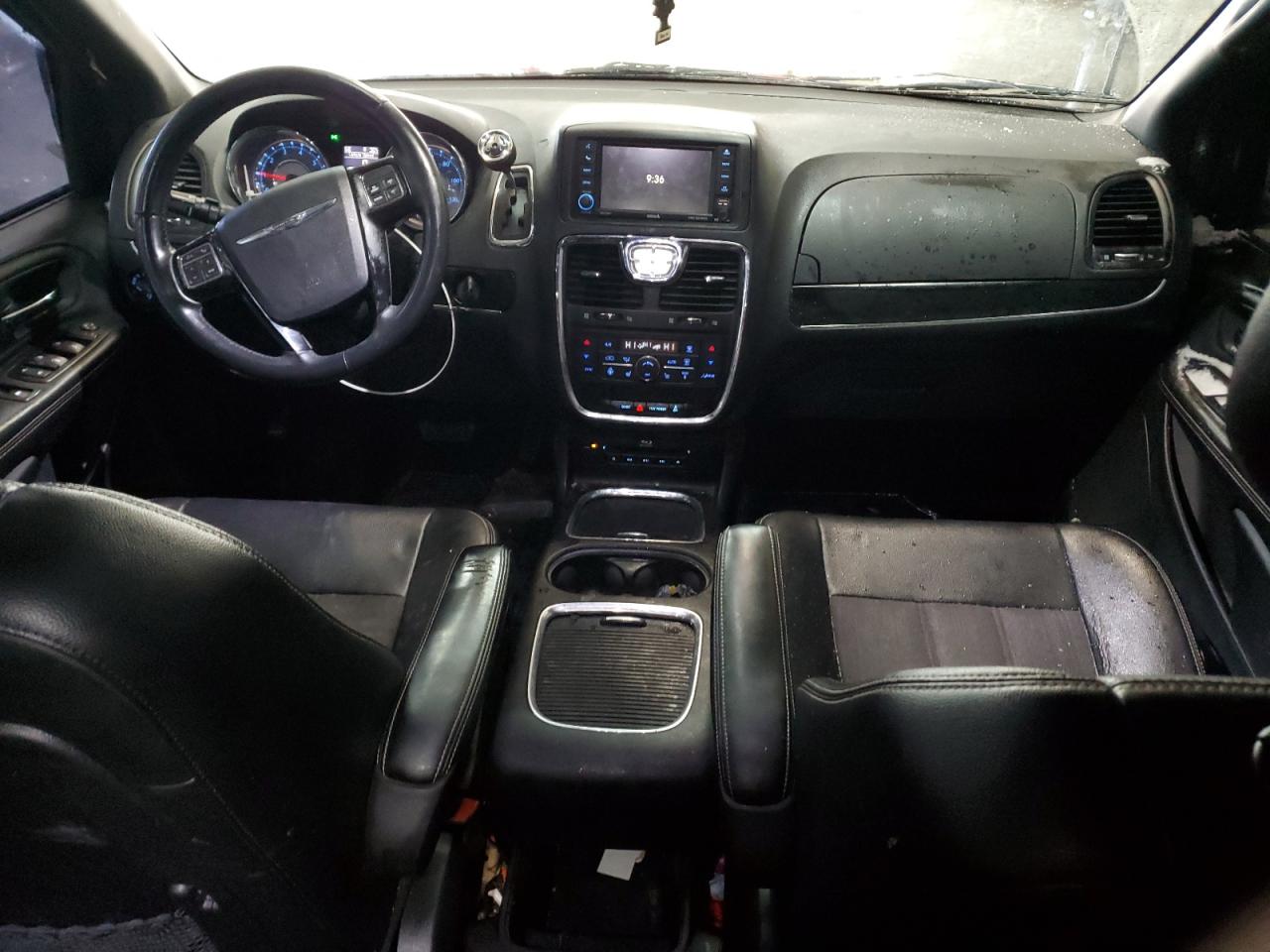 2015 Chrysler Town & Country - Image 8