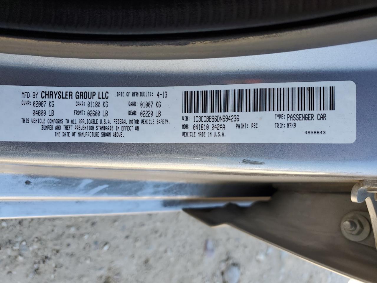 2013 Chrysler 200 - Image 13