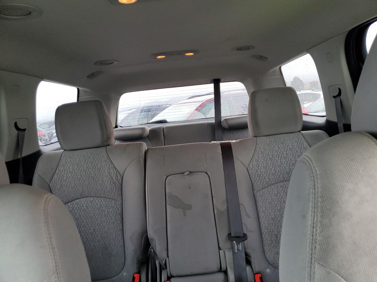 2011 GMC Acadia - Image 10