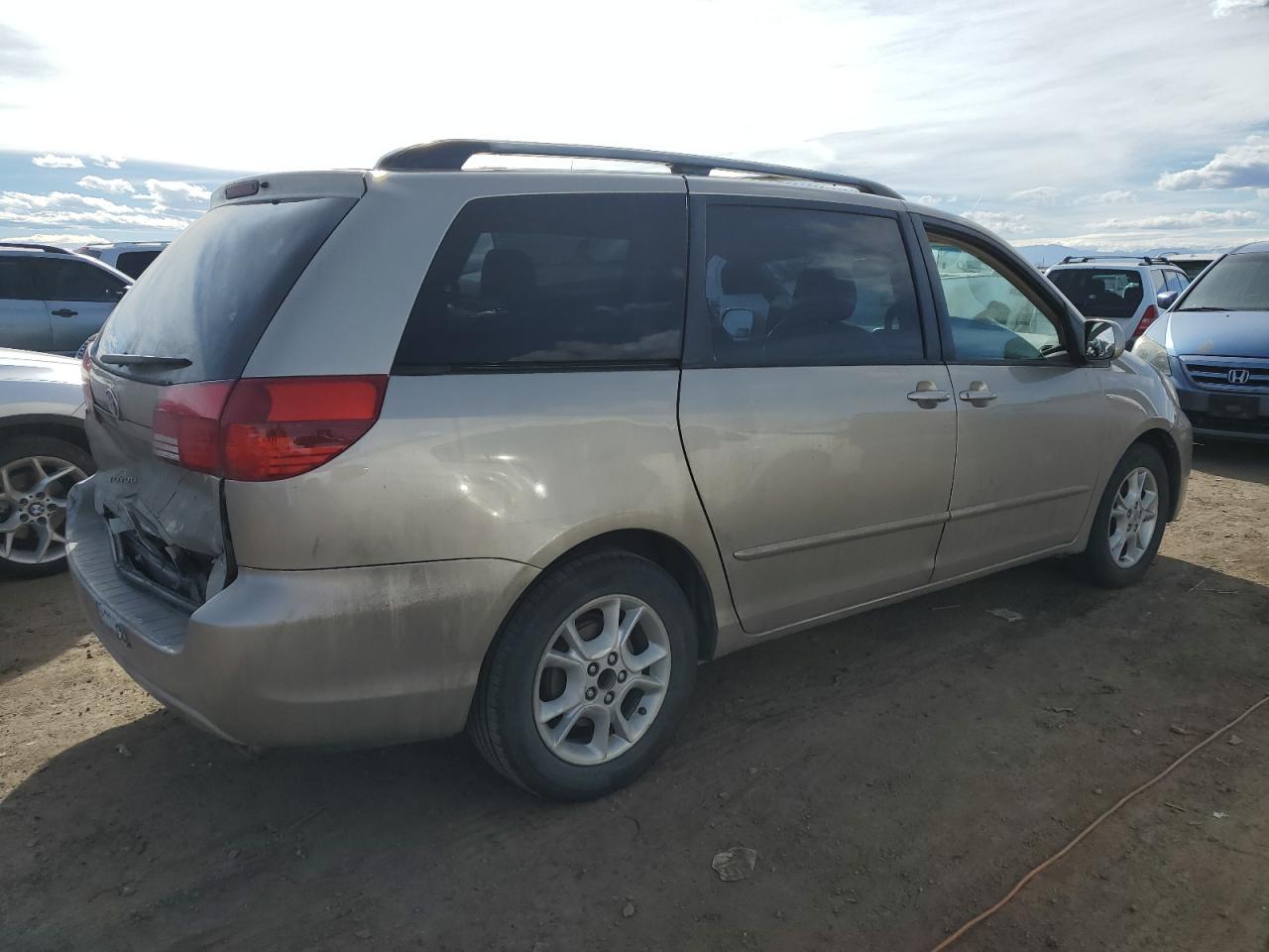 2004 Toyota Sienna - Image 3