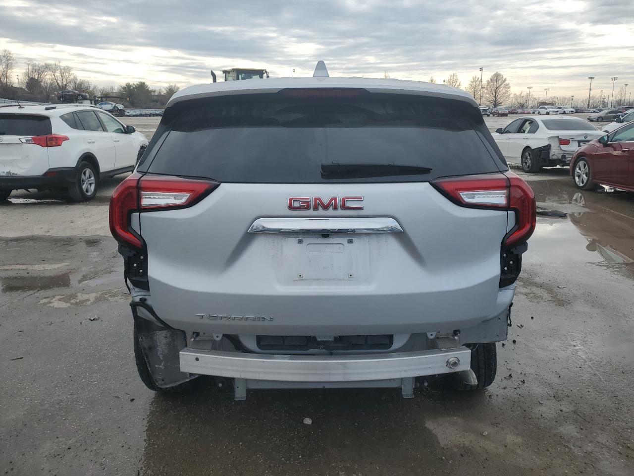 2022 GMC Terrain - Image 6