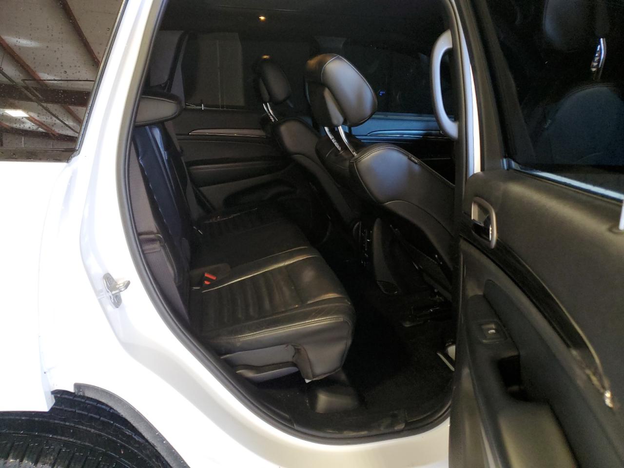 2020 Jeep Grand Cherokee - Image 11