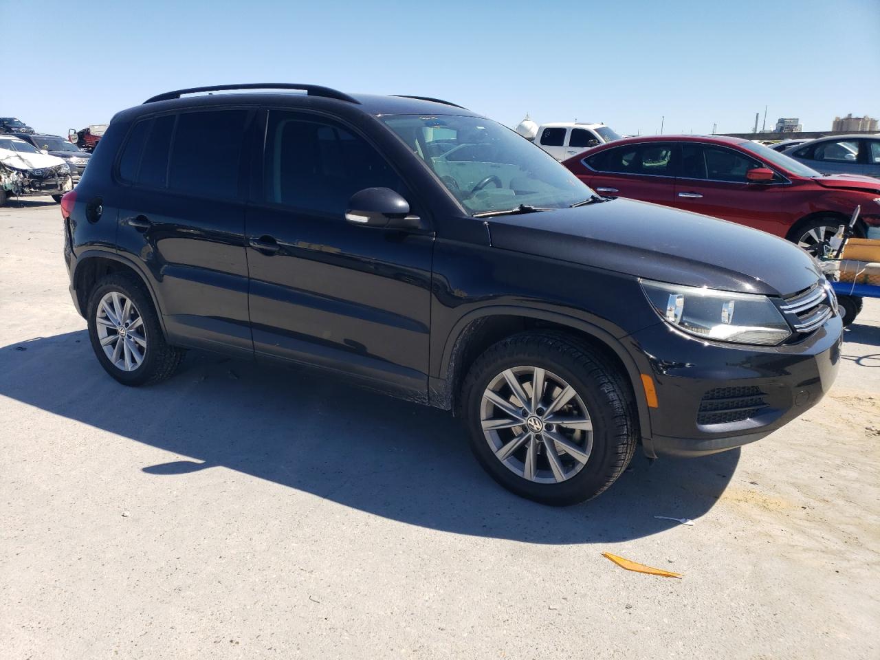 2017 Volkswagen Tiguan - Image 4