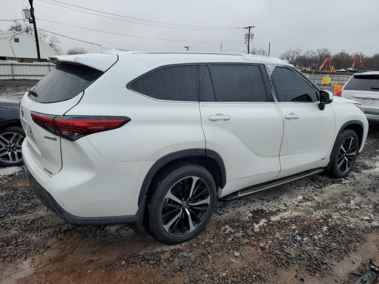 2022 Toyota Highlander - Image 3