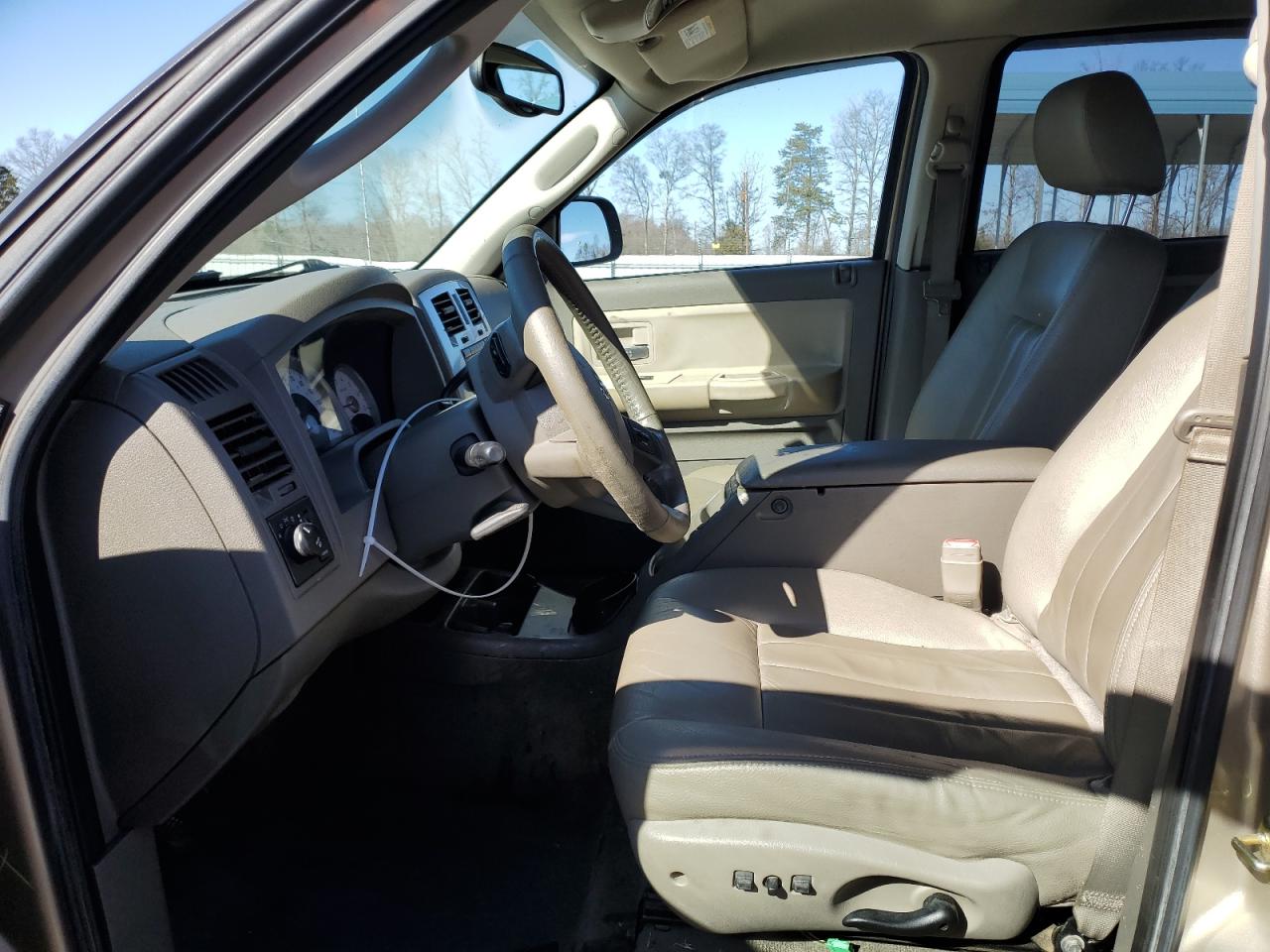 2005 Dodge Dakota - Image 7