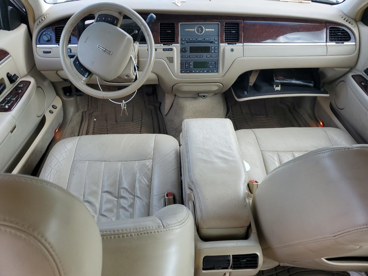 2006 Lincoln Town Car - Image 8