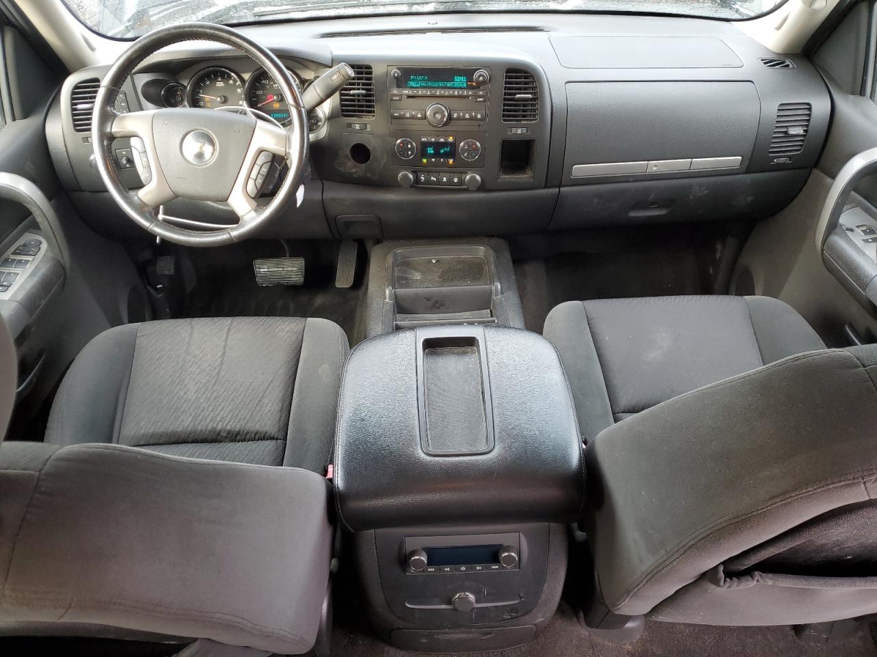 2007 Chevrolet Silverado - Image 8