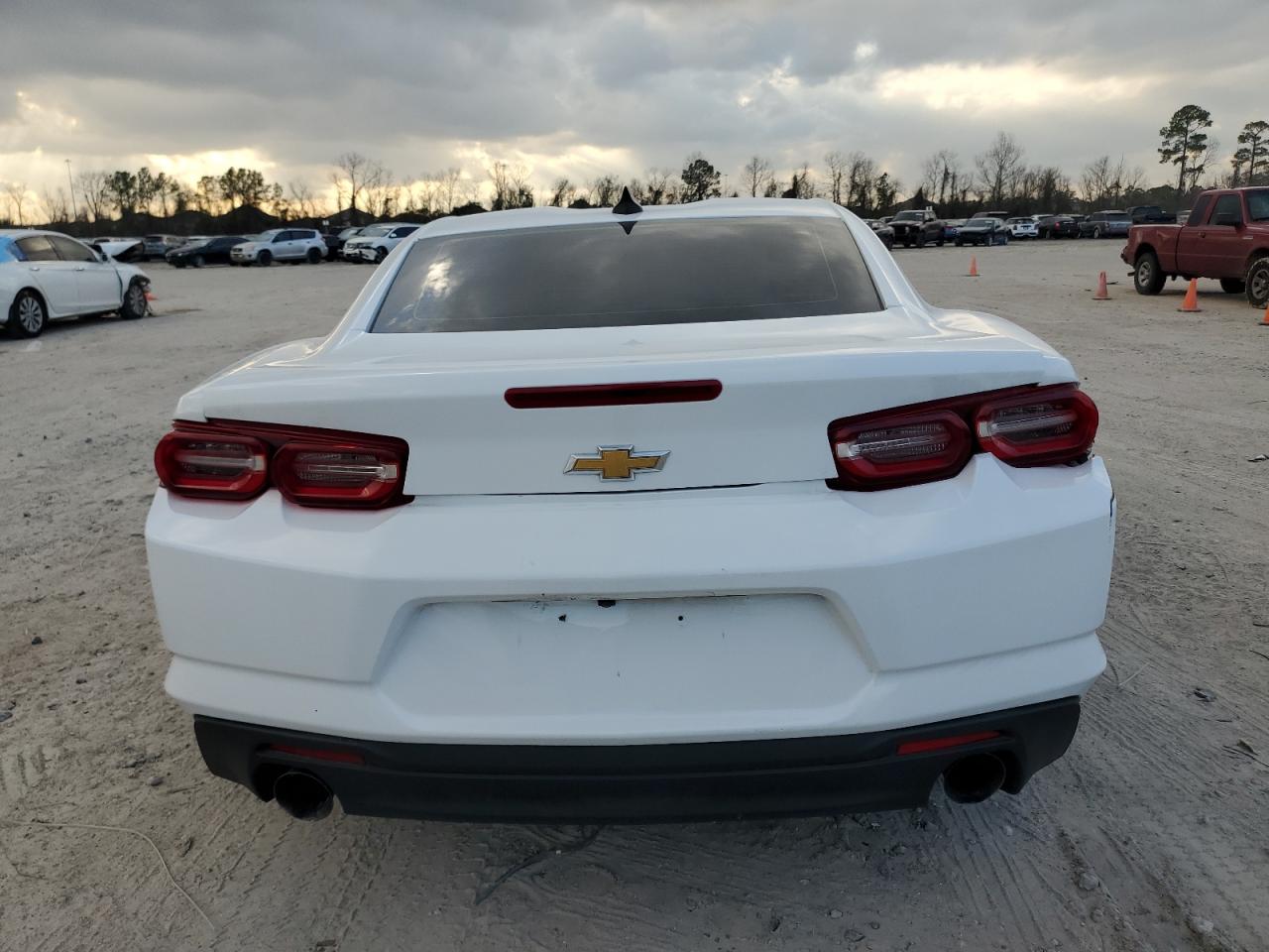 2022 Chevrolet Camaro - Image 6