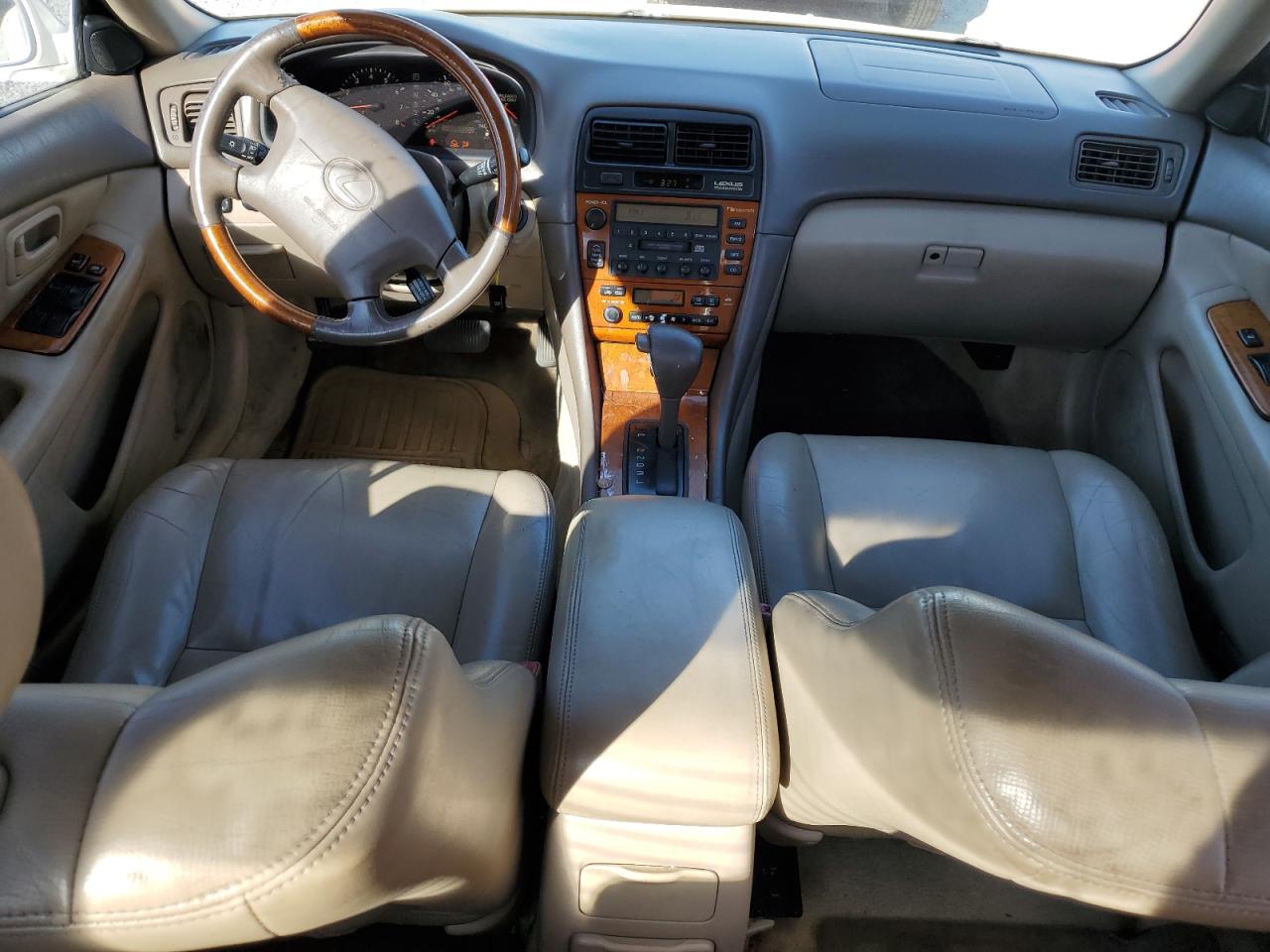 2000 Lexus ES - Image 8