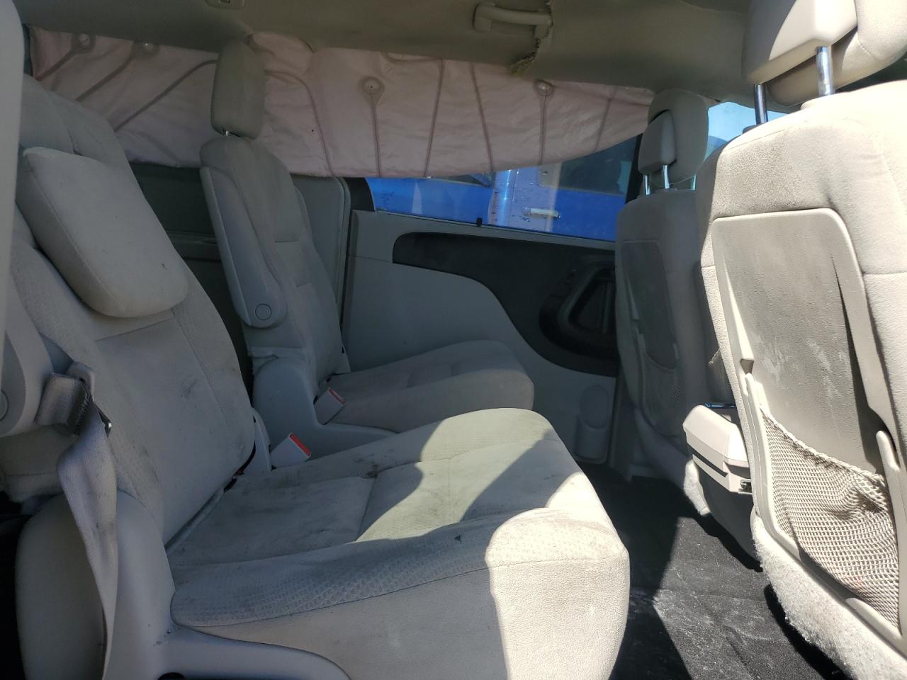 2015 Chrysler Town & Country - Image 11