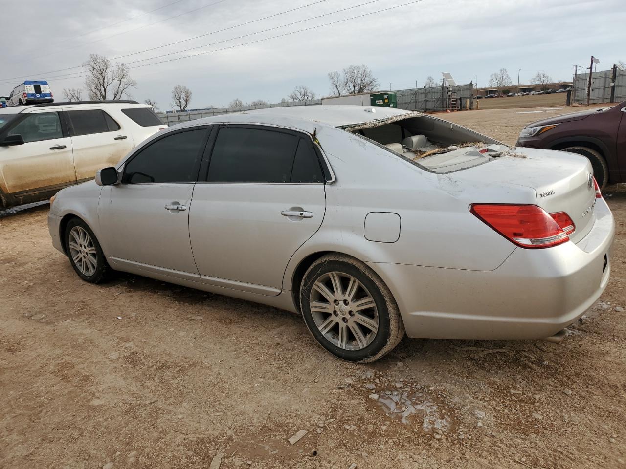 2010 Toyota Avalon - Image 2