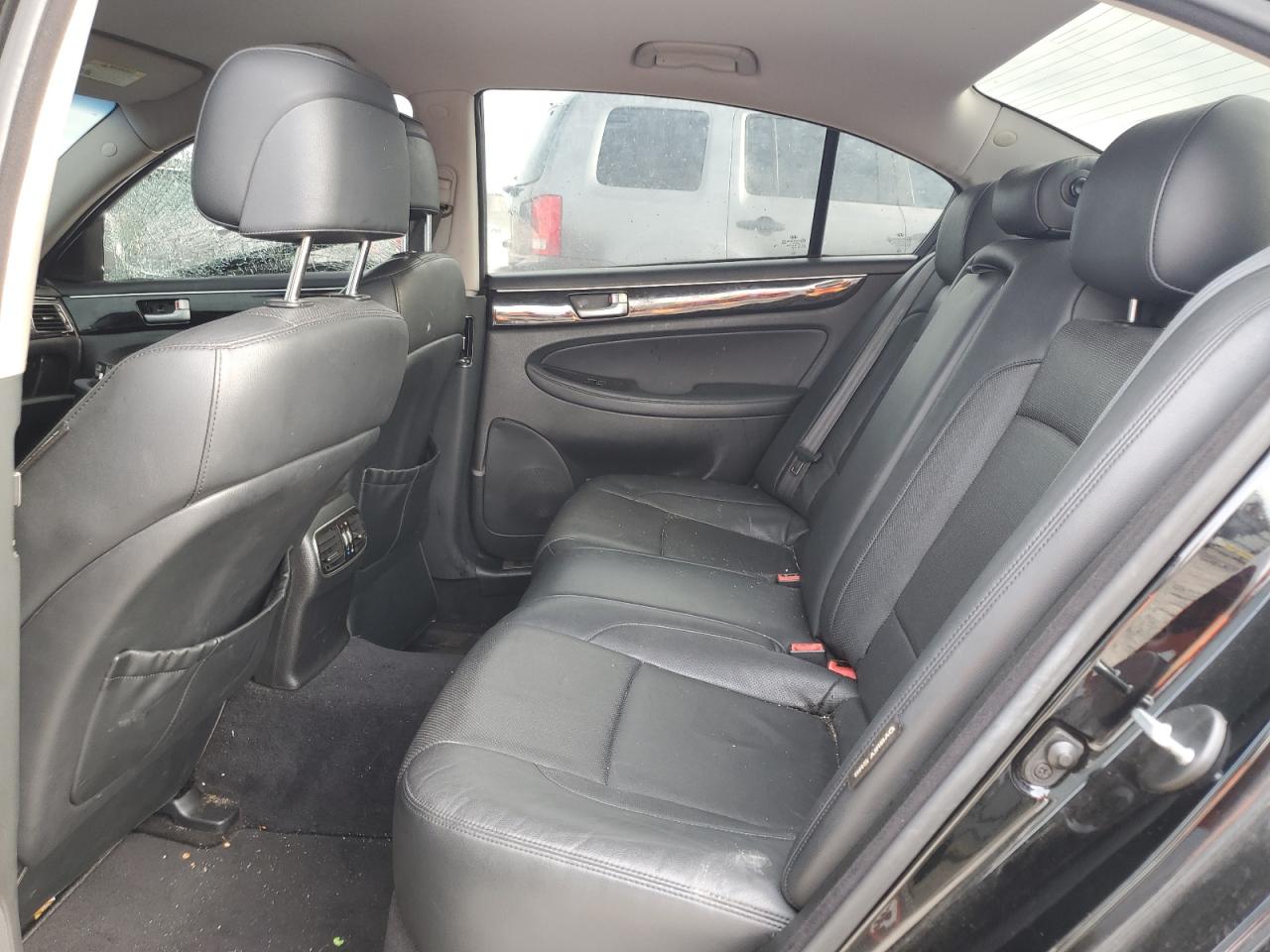 2013 Hyundai Genesis - Image 10