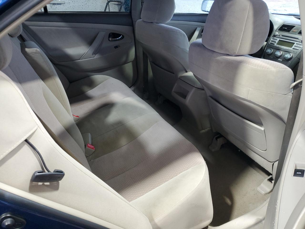 2011 Toyota Camry - Image 10