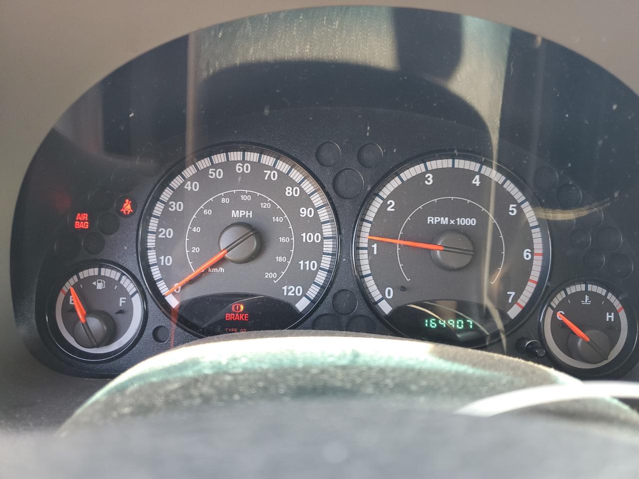 2005 Jeep Liberty (North America) - Image 9