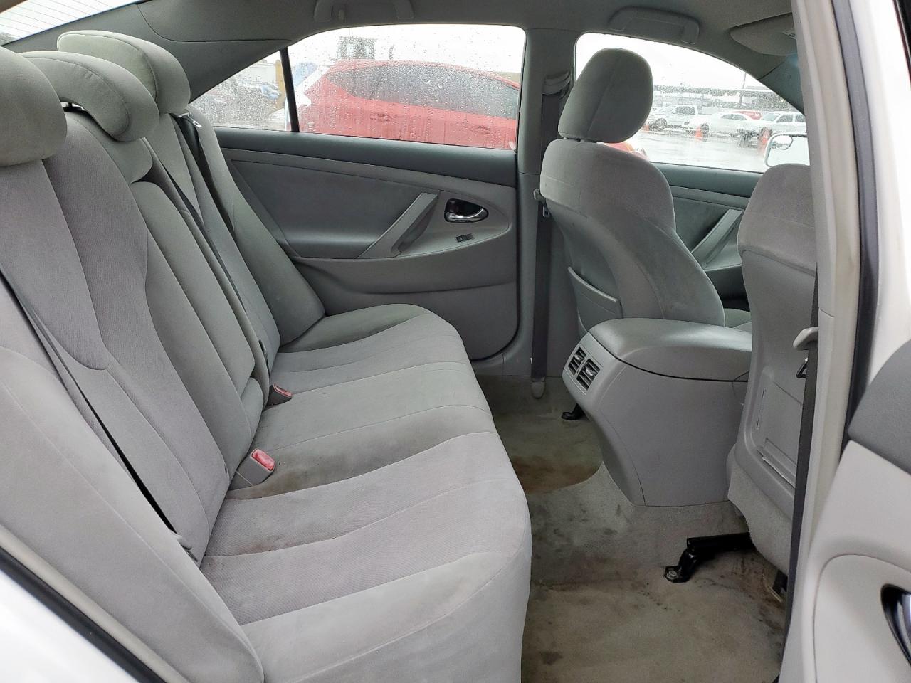 2010 Toyota Camry - Image 10
