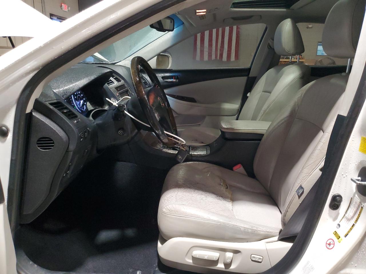 2010 Lexus ES - Image 7