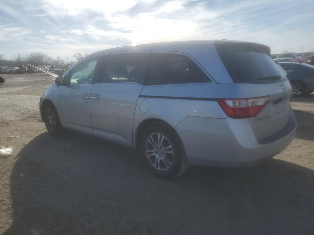 2011 Honda Odyssey - Image 2
