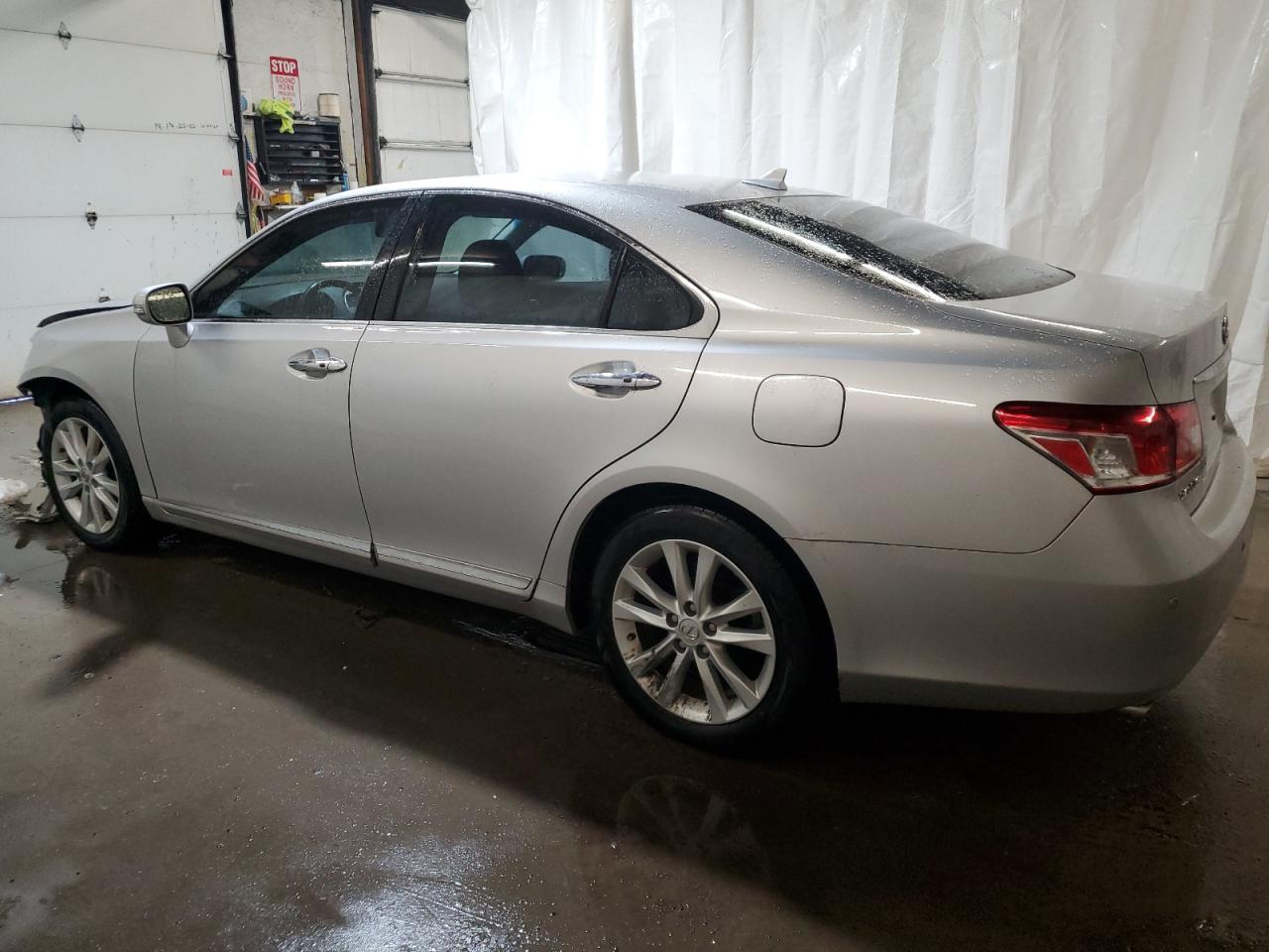 2010 Lexus ES - Image 2