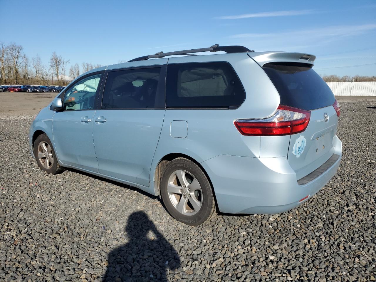 2015 Toyota Sienna - Image 2
