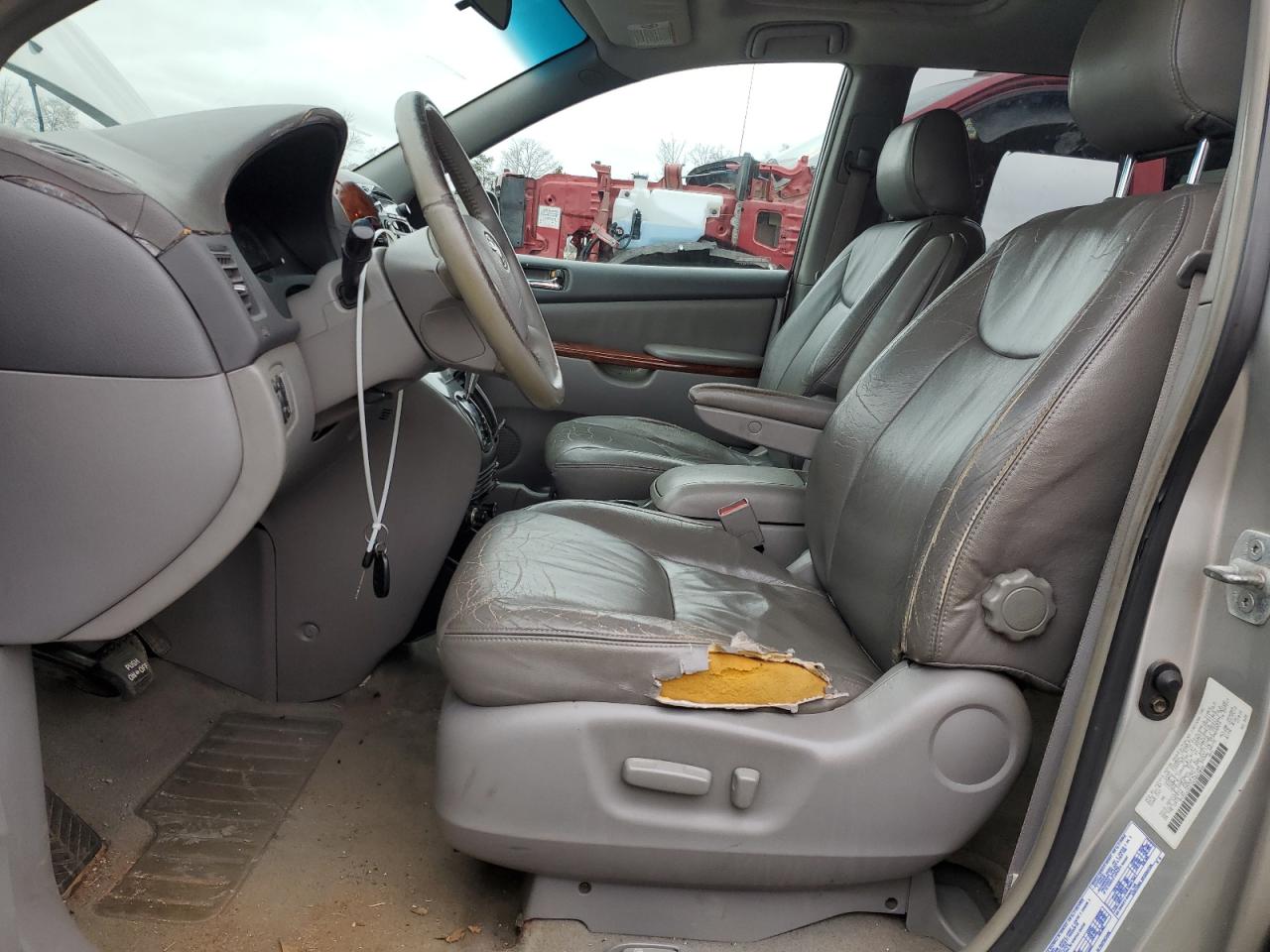 2004 Toyota Sienna - Image 7