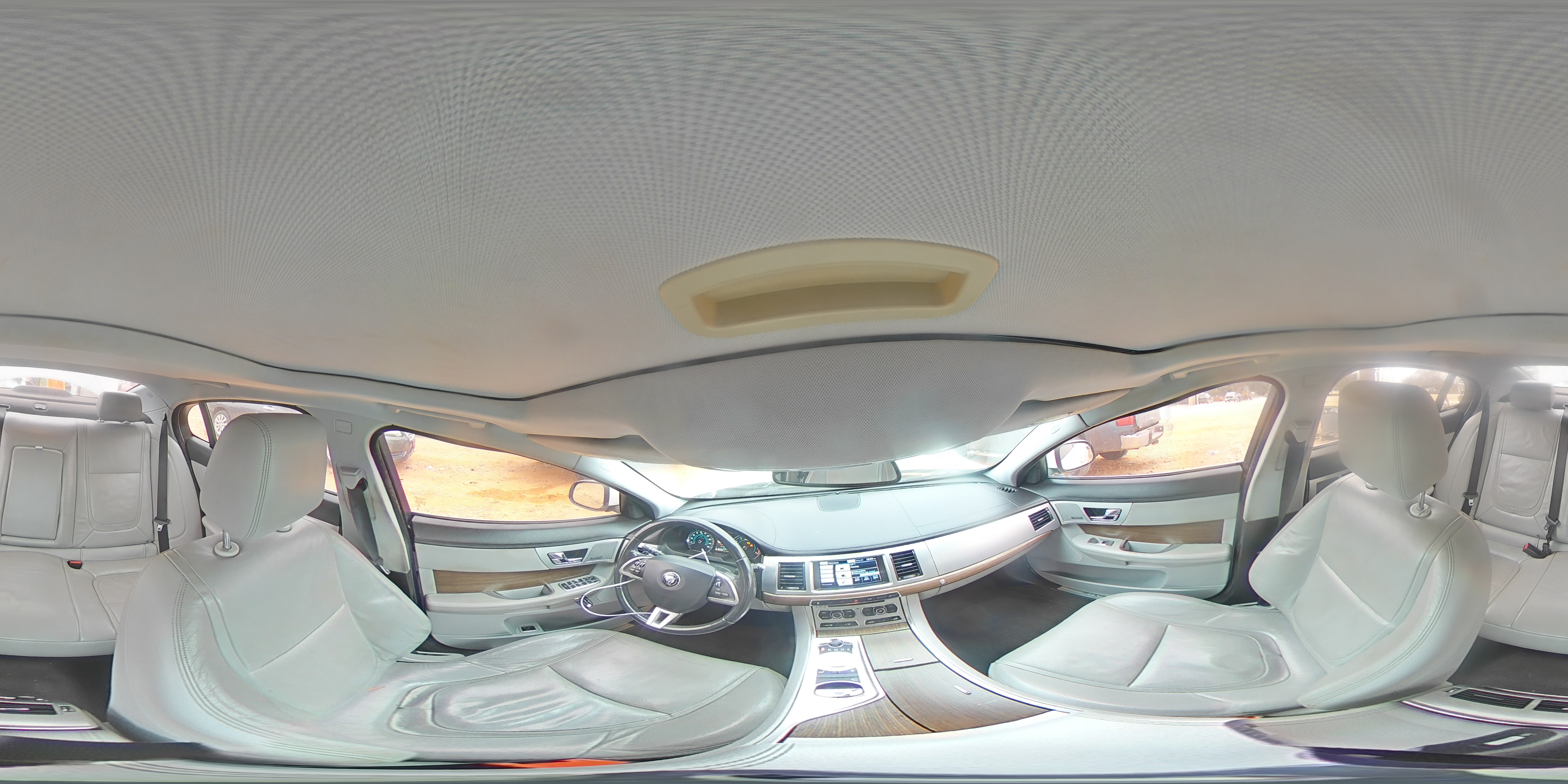 2015 Jaguar XF - Image 13
