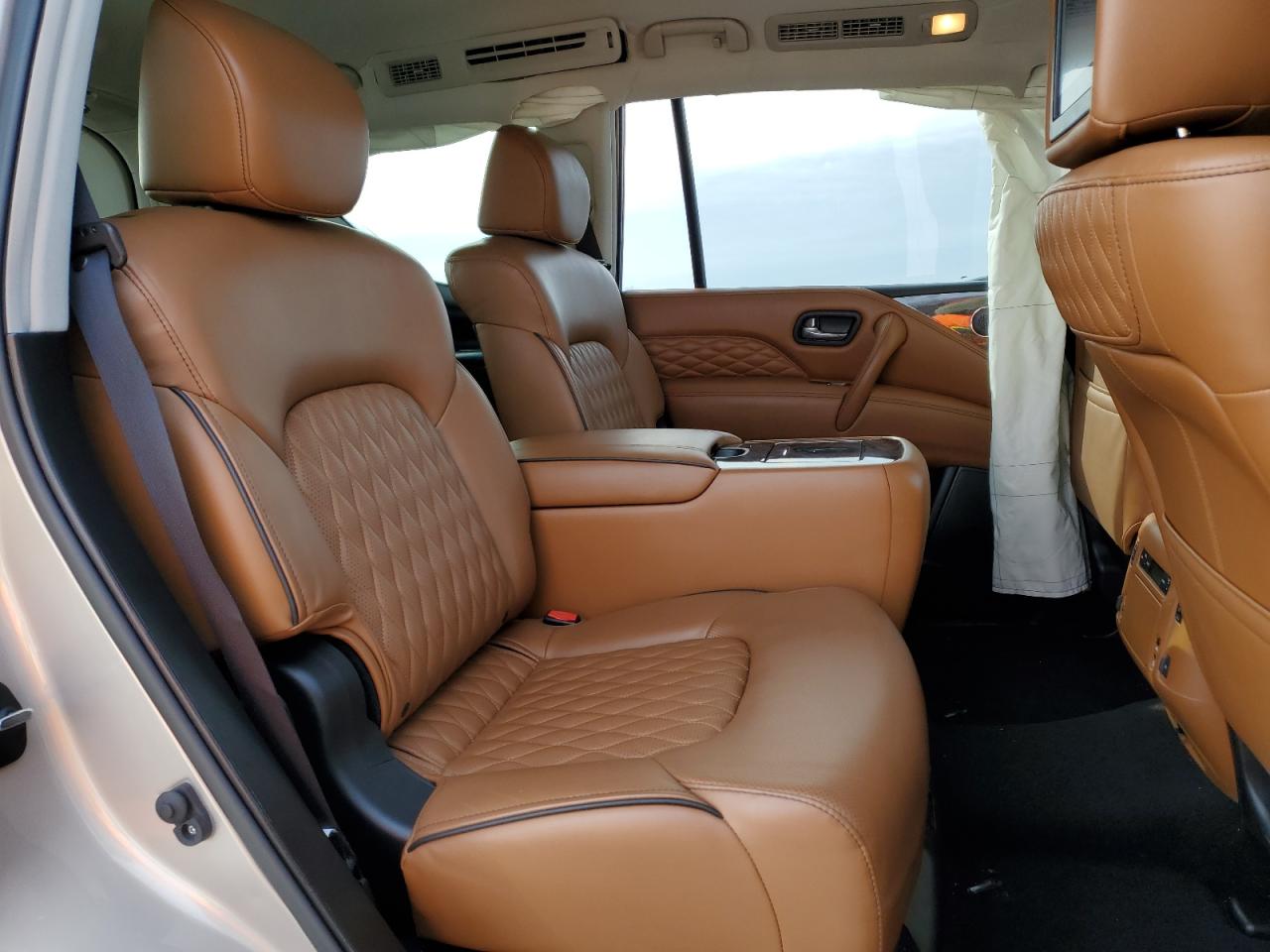2018 Infiniti QX80 - Image 12