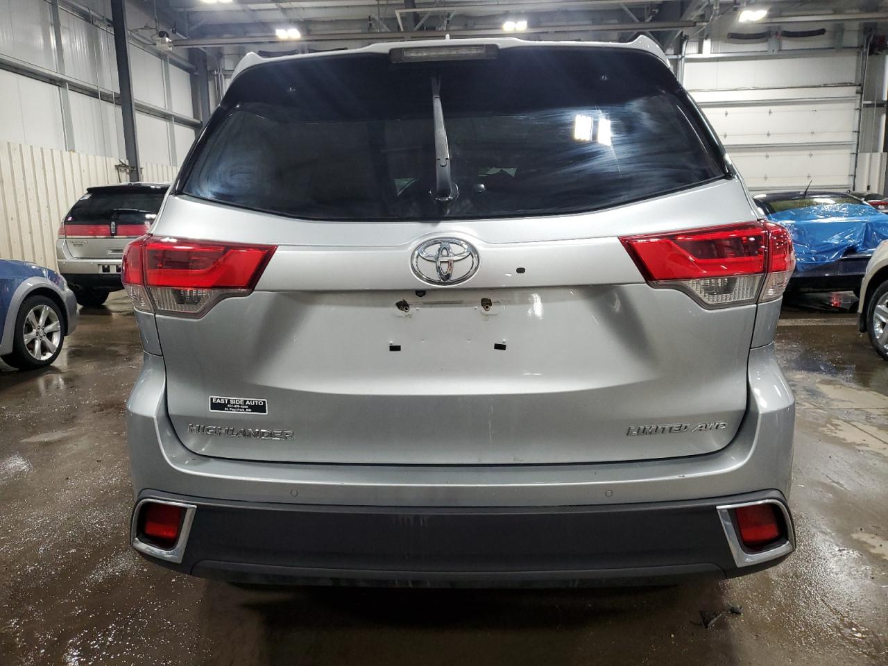 2019 Toyota Highlander - Image 6