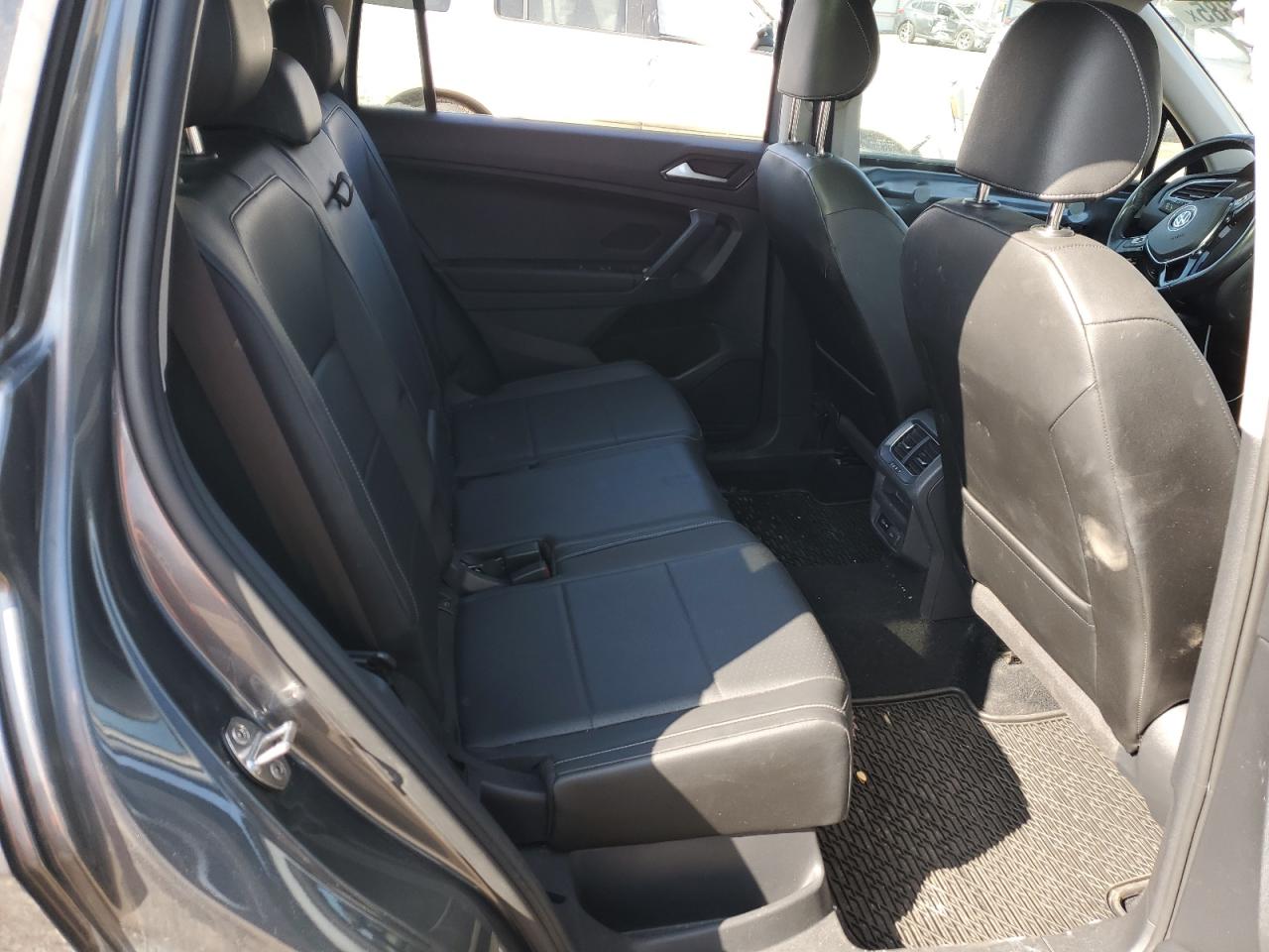 2018 Volkswagen Tiguan - Image 11