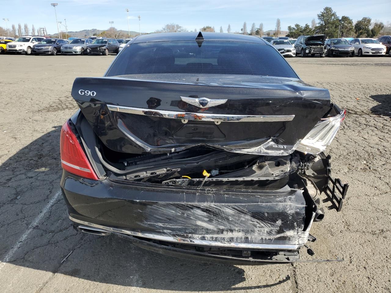 2018 Genesis G90 - Image 6