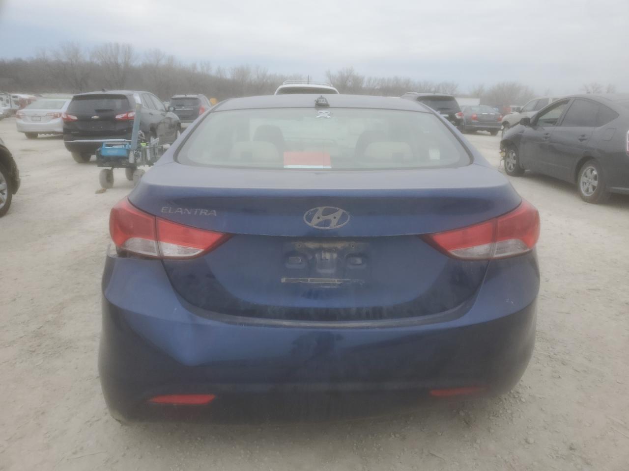 2013 Hyundai Elantra - Image 6
