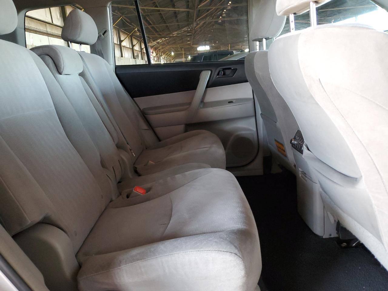 2011 Toyota Highlander - Image 10