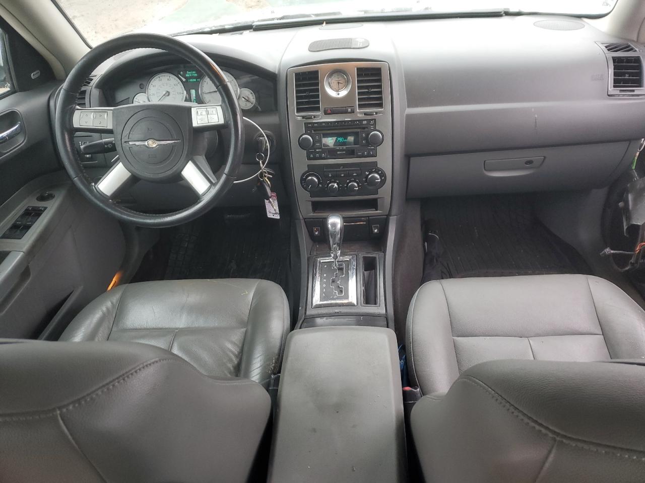 2005 Chrysler 300 - Image 8
