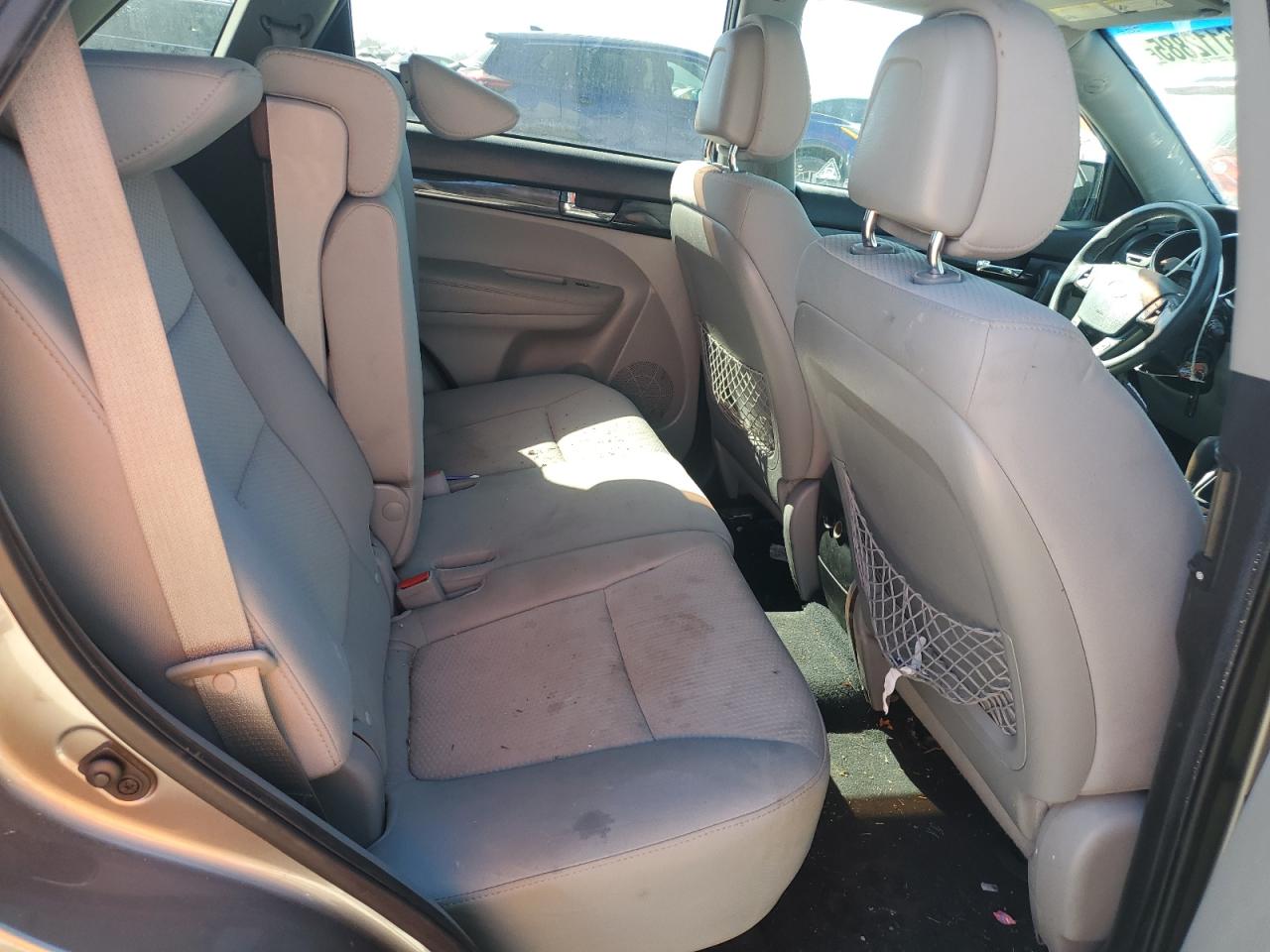 2011 Kia Sorento - Image 12