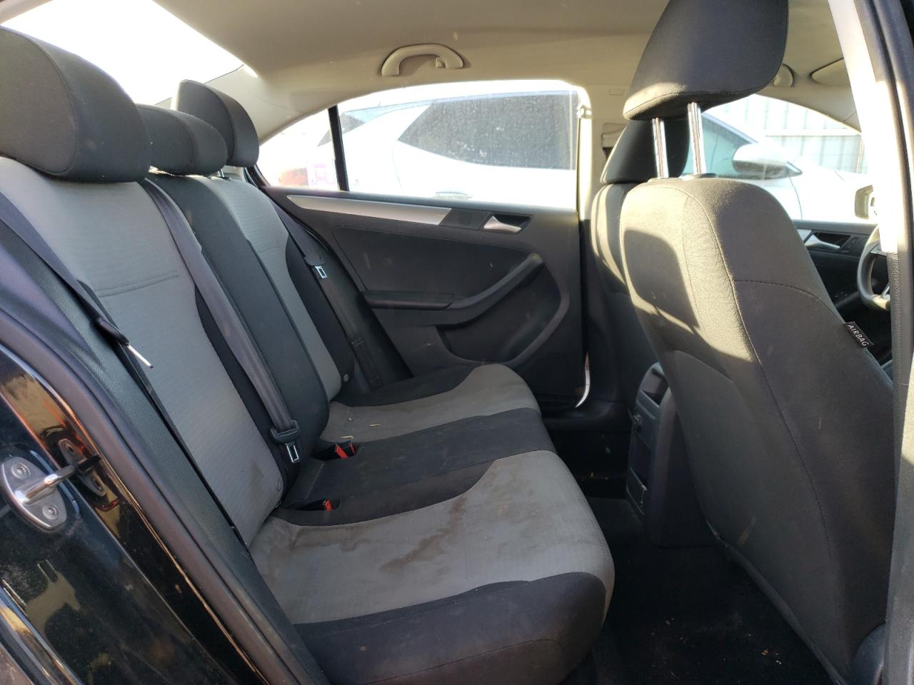 2017 Volkswagen Jetta - Image 10