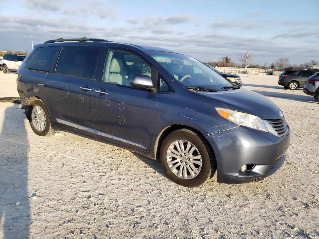 2013 Toyota Sienna - Image 4
