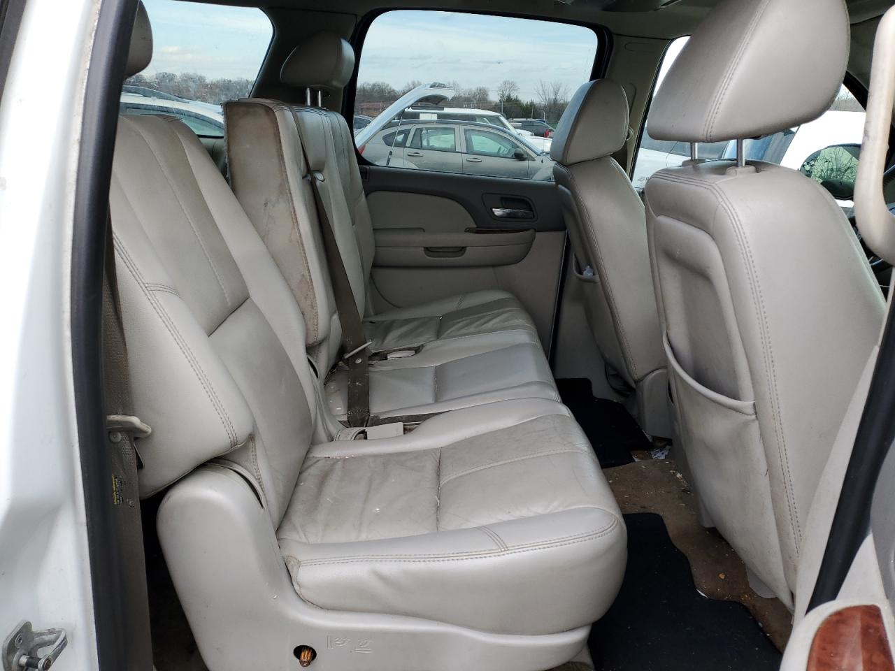 2007 Chevrolet Suburban - Image 11