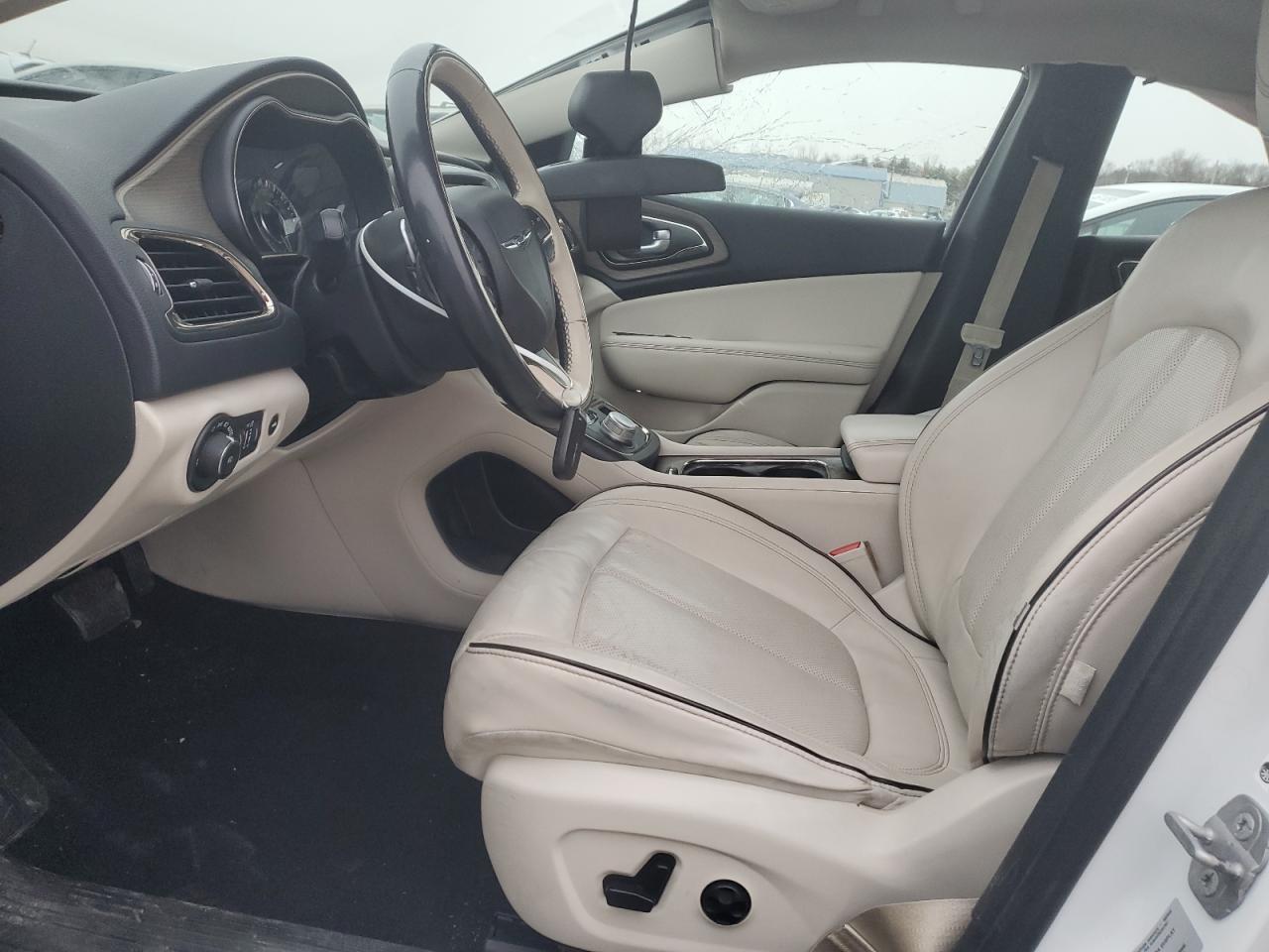 2015 Chrysler 200 - Image 7