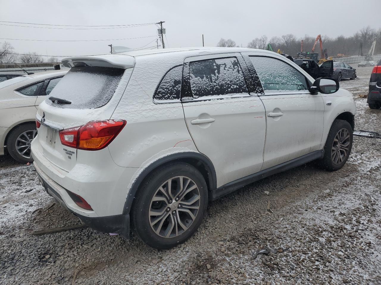 2019 Mitsubishi Outlander - Image 3