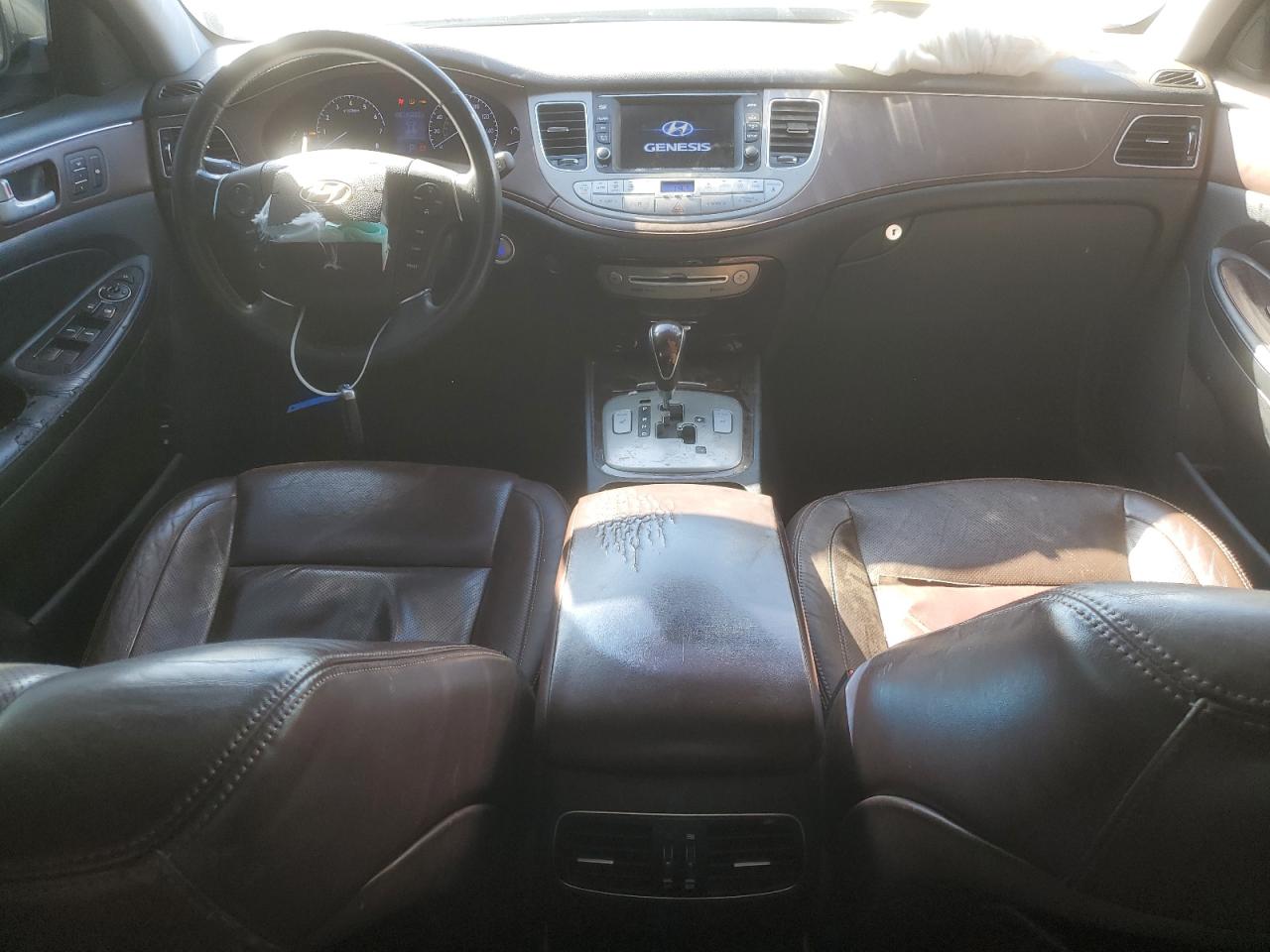 2014 Hyundai Genesis - Image 8